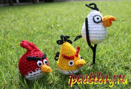 Птички из игры Angry Birds
Связаны крючком столбиками без накида