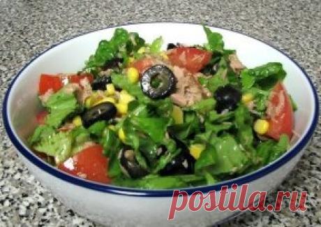 Салат с тунцом
🔸на 100грамм - 98.28 ккал🔸Б/Ж/У - !2!🔸
Ингредиенты:
170 г тунца в собственном соку или в масле (по вкусу)
3-4 больших листа салата
2 небольших помидора
240 г сладкой кукурузы
170 г черных оливок без косточек
оливковое масло и соль по вкусу
Приготовление:
1. Промойте листья салата и обсушите бумажным полотенцем.
2. Слейте жидкость из тунца и измельчите рыбу вилкой. Положите рыбу в салатник.
3. Помойте, обсушите и порежьте на кусочки помидоры. Добавьте помидоры в миску с тунцом