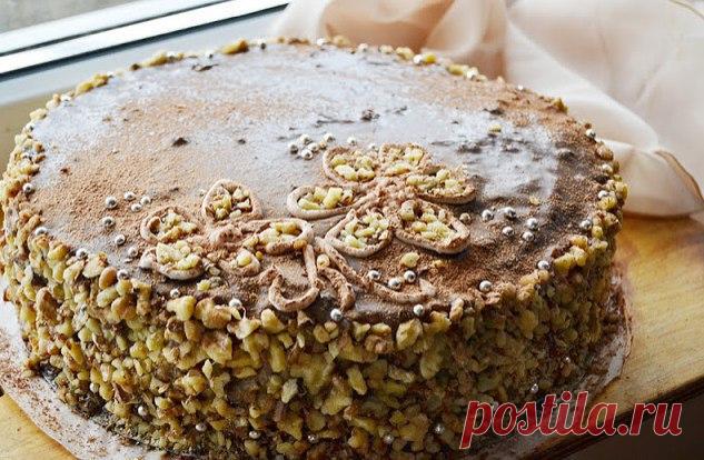 Сметанник с черносливом и орехами

тесто:
2 яйца
2 ст. сметаны
2 ст. сахара
1/2 ч. л. гашеной соды
2 ст. просеянной муки

крем:
250 г чернослива
150 г мягкого сливочного масла
2/3 ст. сах. пудры
300 г жирной сметаны
ст. грецких орехов
ванилин

1. Займемся тестом. Яйца растереть с сахаром добела, добавить сразу всю сметану, взбить.
2. Добавить гашеную соду, затем всю муку, хорошо замесить тесто миксером до концистенции сметаны.
3. Разъемную форму обернуть фольгой, чтобы тес...