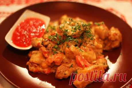 Жаркое из филе птицы с жареными шампиньонами, репчатым луком, морковью ,кабачками и болгарским перчиком