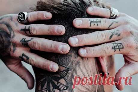 Мастер назвал самые болезненные места для татуировок. Мастер студии Tattooing Tattoos Йэн Пэрри из Англии назвал самые болезненные на теле места для тату. Так, среди них — суставы пальцев, запястья, локти, ребра, лицо и ладони. Кроме того, мастер предостерег от тату на внутренней стороне бедер, щиколотках, ягодицах и верхней и нижней частях стопы.