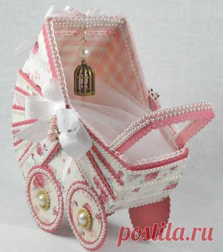 Винтажные коляска и корзинка из бумаги.