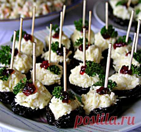 Фаршированный чернослив Фаршированный чернослив – очень вкусное вегетарианское блюдо. Имеет обворожительный пикантный вкус, необычный внешний вид, способно удивить даже за...