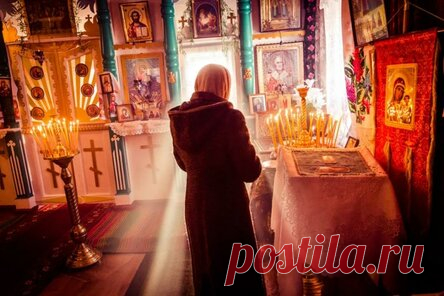 Молитва об усопших родителях для утешения их душ: читают 6 марта (в Родительскую субботу), перед домашними иконами