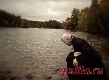 Уткнувшись носом... в Богово плечо...
Обиды вылью... Господу в жилетку... 
И на вопрос всегдашний: "Ну, за что?!" 
Услышу: "Души так крепчают, детка !!!".