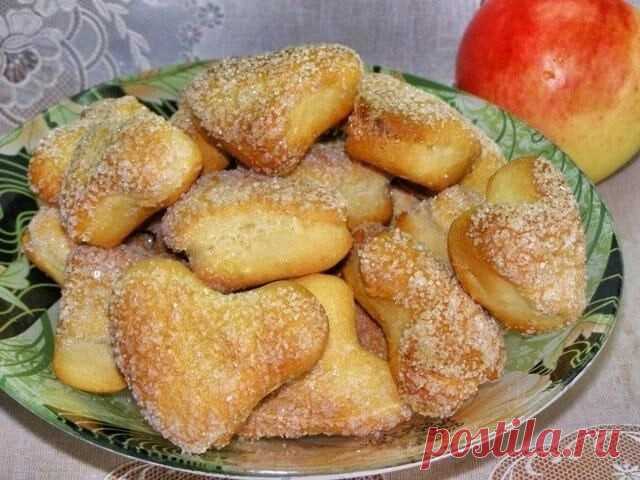Вкусное домашнее печенье на кефире
Кефир – 130 мл.
Яйцо – 1 шт.
Соль – 1/3 ч.л.
Сахар – 1 ст.л. (в тесто)
Растительное масло – 80 мл.
Разрыхлитель – 1 ч.л.
Мука – 300 гр.
Сахар – для посыпки

В миску наливаем кефир 130 мл, разбиваем 1 яйцо, добавляем 1/3ч.л. соли, 1 ст.л. сахара, добавляем 80 мл растительного масла. Все перемешиваем. Добавляем просеянную муку, 1 ч.л. разрыхлителя. Замешиваем тесто.
⠀
Формируем печенье и посыпаем сахаром. Ставим в разогретую духовку и выпек...