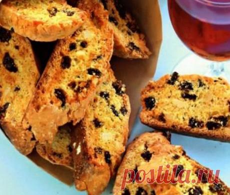 Рецепт как приготовить бискотти с изюмом и орехами - У нас так Для того чтобы приготовить вкусные бискотти с изюмом Вам понадобится : 350 гр. муки плюс еще немного для раскатывания, 200 гр. сахара, 2 ст.ложки натурального ванильного сахара, 3...