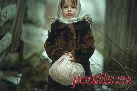 Как родители шьют ребёнку платье нищенки
Чем раньше поймёшь, что с родителями что-то не так, тем лучше. Потому что иначе ребёнок начинает думать, что это с ним что-то не так. Что это он виноват, плох, не достоин любви, что это он некрасивый, непослушный, плохой… И все плохое происходит с ним совершенно заслуженно. Но чем раньше приходит понимание, что с проблема с […]
Читай пост далее на сайте. Жми ⏫ссылку выше