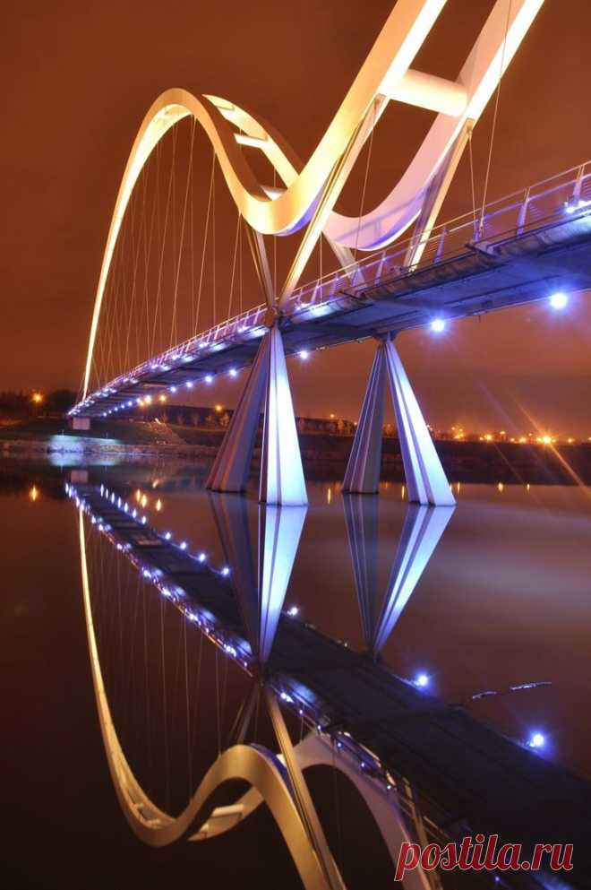 Мост Бесконечности (Infinity), Англия, Великобритания.