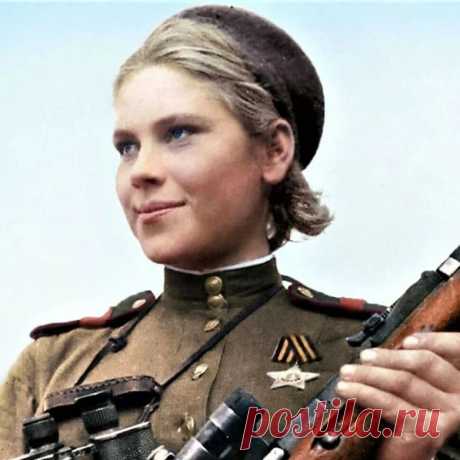 Легендарная снайпер-красавица / Назад в СССР / Back in USSR