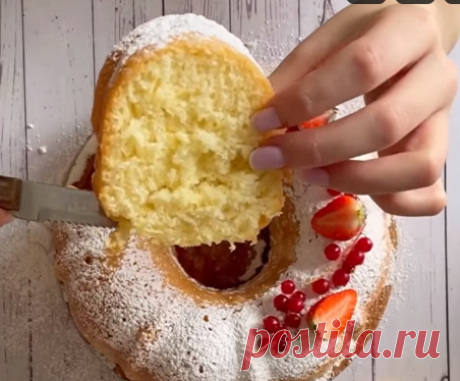ЗНАМЕНИТЫЙ ЛИМОННЫЙ КЕКС С ПРОПИТКОЙ
Кекс - обалденный ! Можно с апельсином, или с другими ягодами
Ингредиенты:
Яйца 4 шт Сахар 160 гр Ванильный сахар 10 гр Щепотка соли Масло мягкое 120 гр
Мука 180 Кукурузный крахмал 100 гр Разрыхлитель 16 гр Цедра 1 лимона ( в тесто)
Пропитка:
Сок лимона 60-80 мл Сахар 100 гр Вода 130 мл