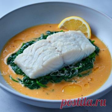 «Серебряная нарта» — это сливочная нежность, лёгкость белой рыбы, свежесть лимона и насыщенная зелень шпината. Блюдо получается уютным, согревающим и при этом необычайно лёгким.