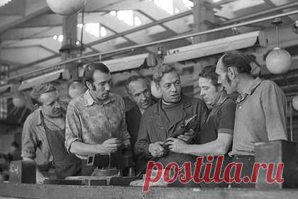 26 февраля: какой праздник сегодня отмечают в России и мире. Сегодня в мире говорят о Дне неторопливости и фестивале кубинских сигар, а в России празднуют День слесаря и рождение Тульского оружейного завода. «Лента.ру» рассказывает, какие еще торжества отмечают жители разных стран, имена каких святых чтят православные верующие и какие знаменитости родились в этот день.