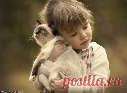 В этом мире, уставшем от фальши,
Лишь Любовь вдохновляет, чтоб жить.
Заражайтесь Любовью, а дальше -
Постарайтесь ее не убить!﻿