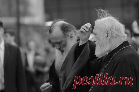 «ВОТ ЧТО ЗНАЧИТ ЗНАМЕНИЕ КРЕСТА!»
Духовники и пастыри о силе Креста
Если бы мы только видели, что вокруг нас происходит…
Протоиерей Валериан Кречетов, настоятель храмов Покрова Пресвятой Богородицы и Новомучеников и Исповедников Российских в селе Акулово Одинцовского района Московской области:
– Крестное знамение – это наше исповедание Креста Христова и несения каждым из нас в память о Крестных муках Спасителя креста своего. А несение человеком креста заключается в перерож...