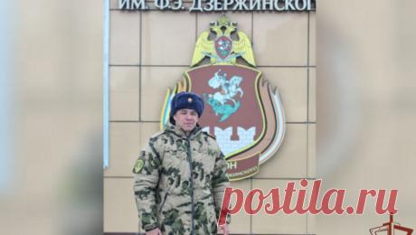 Автор видео с курящим рэпером Macan отправился на гауптвахту. Рэпер Macan (Андрей Косолапов), проходящий срочную службу, стал героем видео, снятого поваром его дивизии, за что последний поплатился и отправился на гауптвахту. Об этом сообщает Telegram-канал Mash. Канал опубликовал видеозапись, ...