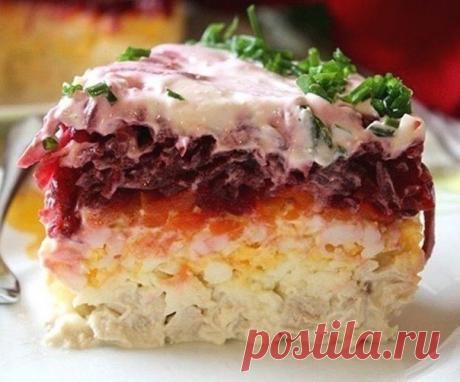 Салат из свёклы «Генерал»-ВКУСНО-Это НЕ то Слово! 

Все кто пробовал потом выпрашивали рецепт этого салата 
ОБЯЗАТЕЛЬНО сохраняйте СЕБЕ это ЧУДО ! 
Этот сытный и остренький салат с мужественным названием придётся по вкусу мужчинам. 

Ингредиенты: 
200 г отварного мяса 
4 варёных яйца 
2 варёные свёклы (среднего размера) 
2 варёные моркови (среднего размера) 
100 г твёрдого сыра 
2 зуб. чеснока 
майонез 

Приготовление: 
Мясо порезать мелкими кусочками, добавить измельчённы...