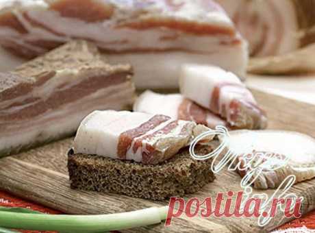 Как засолить вкусно сало 
Вы не знаете, как сохранить надолго свиное сало? Используйте засолку! Как солить сало в домашних условиях знает не каждый. Однако это очень простой процесс.
Бывает:

сухая заколка;
соление в рассоле;…