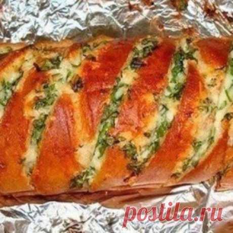 Запеченый батон с сыром и чесноком