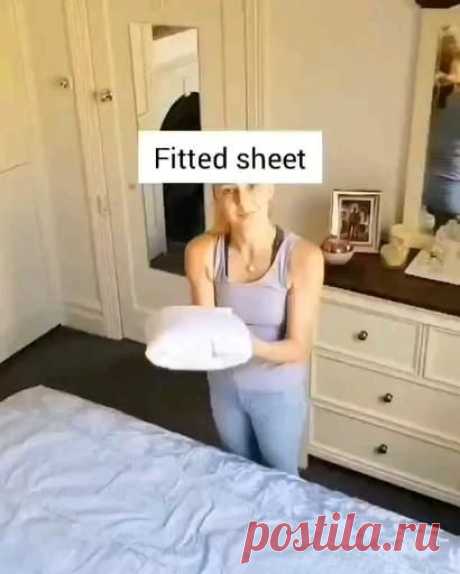 How to fold a fitted sheet