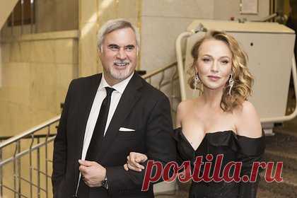 Назван гонорар супруги Меладзе Джанабаевой после отмены концертов певца. Стал известен гонорар супруги исполнителя Валерия Меладзе, концерты которого были отменены в городах России, певицы Альбины Джанабаевой. Стоимость выступления бывшей солистки группы «ВИА Гра» на корпоративе составляет 850 тысяч рублей. В райдере артистки указано, что ей необходима охрана, а также туалетная комната.