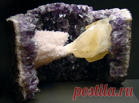Аметист :: Драгоценные, полудрагоценные, ювелирные, поделочные, самоцветные камни и минералы :: Свойства камней и минералов, магия камней
