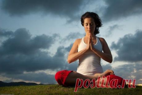 Ардха падмасана - поза полулотоса | CisGoa.com