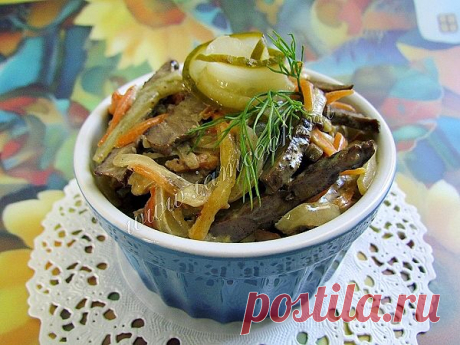 Много разных салатов