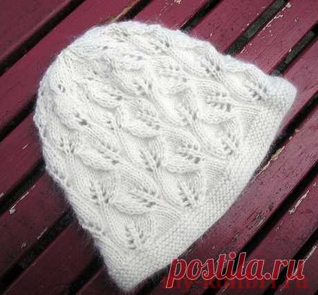 Модная шапка спицами Lace Leaf Hat