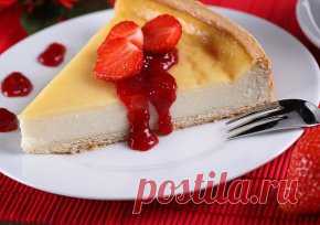 ТОП-6 ЛЮБИМЫХ БЛЮД ИЗ ДЕТСТВА 😃
1. Творожная запеканка 
ИНГРЕДИЕНТЫ:
● Творог – 400 г
● Молоко – 1 ст. (200 мл)
● Яйцо куриное – 1 шт.
● Сахар – 4 ст. л.
● Соль – 1 ч. л.
● Крупа манная – 40 г
● Масло сливочное – 40 г
ПРИГОТОВЛЕНИЕ:
Творог размять вилкой до однородности, убрать крупные комки. Если творог сильно сухой, прокрутить его через мясорубку. Никаких комбайнов, миксеров и блендеров использовать не стоит. Запеканка не любит «лишнего» кислорода, который вбивают в творог современные дева