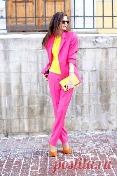11 идей, как носить одежду цвета фуксии и выглядеть эффектно