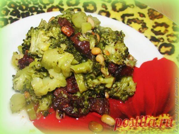 👌 Салат из брокколи с копченостями, рецепты с фото Капусту брокколи можно назвать кладовой минералов и витаминов.
Ее полезные свойства особенно необходимы людям с сердечнососудистыми заболеваниями и расстройствами нервной системы....