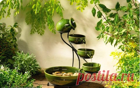 Даже небольшой водопад будет отличным украшением участка