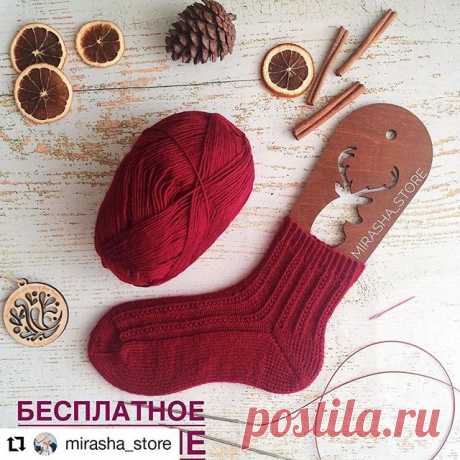 Благодарим @mirasha_store
• • • • • •
Привет 👋  Как и обещала,пользуйтесь,сохраните ,чтобы не потерять.Отмечайте меня #носочкисмираша #вяжу_с_mirasha 
Носки вяжутся по кругу, методом magic loop .
1. Набираем на спицы N2.5 для размера 36-37(38-39;40-41)54 (60,66)петель+1 для замыкания в круг.
2. Манжету вяжем резинкой 1х1 скрещёнными лицевыми 10 р.
3. Паголенок.
1 р.-скрещённая лицевая, лицевая, скрещённая лицевая, 3 изнаночные...
2 р.-скрещённая лицевая, изнаночная, скрещ...