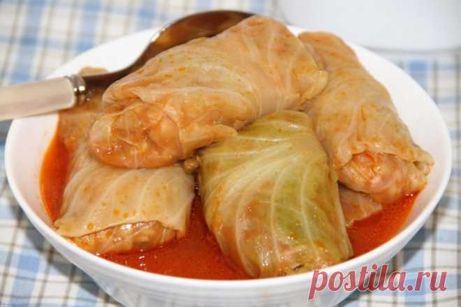 Я не вожусь с голубцами часами, а готовлю их очень быстро по рецепту, которому меня научили в Одессе. Блюдо получается сочным и безумно вкусным