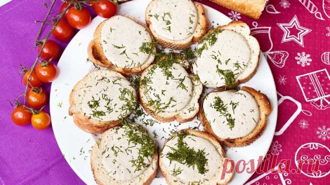Гости будут в шоке! Такой закуски всегда мало и никакая икра не нужна! Обалденная закуска за 10 минут! Намазка на хлеб, которой всегда мало. Все будут просить добавку и спрашивать рецепт. Действительно очень вкусно, при этом недорого и приготовлено из доступных, простых продуктов. Я включаю это блюдо в свое новогоднее меню 2021. Советую попробовать каждому....