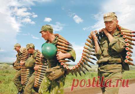 ЧТО БЕРЕТ С СОБОЙ СПЕЦНАЗ НА БОЕВОЙ ВЫХОД? | Чёрт побери Ну и я баечку военную отожму. 26 ноября 1994 года наш дважды красноконный сорок пятый отдельный полк специального назначения разведки ВДВ получил приказ к 4 декабря перебазироваться в Моздок.   По этому поводу была быстро сформирована передовая команда, которая должна была на пару дней раньше прибыть в Моздок и подготовить все для развертывания полка. Старшим этой команды был назначен замкомбата 901-го батальона майо...