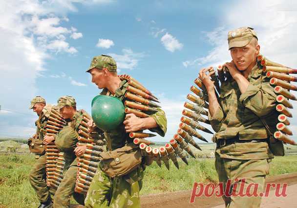 ЧТО БЕРЕТ С СОБОЙ СПЕЦНАЗ НА БОЕВОЙ ВЫХОД? | Чёрт побери Ну и я баечку военную отожму. 26 ноября 1994 года наш дважды красноконный сорок пятый отдельный полк специального назначения разведки ВДВ получил приказ к 4 декабря перебазироваться в Моздок.   По этому поводу была быстро сформирована передовая команда, которая должна была на пару дней раньше прибыть в Моздок и подготовить все для развертывания полка. Старшим этой команды был назначен замкомбата 901-го батальона майо...