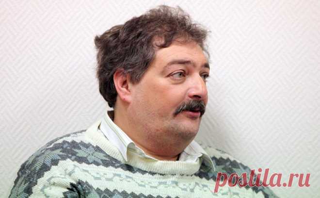 На Быкова составили протокол об участии в нежелательной организации. Участие в нежелательной организации для граждан грозит штрафом в размере от 5 тыс. до 15 тыс. руб. Быков живет за границей, в 2022 году его признали иноагентом. В конце прошлого года АСТ решил приостановить выпуск его книг