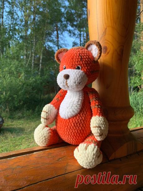 PDF Тигруля крючком. FREE crochet pattern; Аmigurumi animal patterns. Амигуруми схемы и описания на русском. Вязаные игрушки и поделки своими руками #amimore - плюшевый тигр, большой тигрёнок из плюшевой пряжи, котик, кот, кошечка, кошка, котенок.
