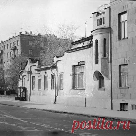 Photo by Роман Равич in Moscow. May be a black-and-white image of street.