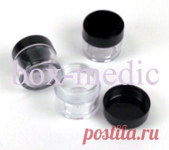 Пузырек 15 гр с черной крышкой 
Банки для косметической и пищевой упаковки. Достоинство этой упаковки, что её можно использовать для жидкостей с любым количеством спиртов, масел и эфиров.