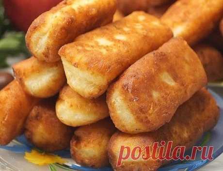 Нежная Вкуснятина из творога за 15 минут
Ингредиенты

350 гр Творог 1 шт Яйцо 1 ст.л сметана 2 ст.л Сахар 1/3 ч.л Соль 1 ч.л Разрыхлитель 200-250 гр Мука

Приготовление

В миску кладем 350 гр творога. Разбиваем 1 яйцо, добавляем 2 ст.л. сахара, соль, 1 ст.л. сметаны. Все хорошо перемешиваем. Добавляем постепенно просеянную муку, 1 ч.л. разрыхлителя. Раскатываем тонкий жгутик, нарезаем на полоски. На сковороду наливаем растительное масло, опускаем брусочки и жарим со всех с...