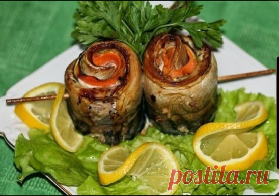 ​​ВкуснятинаРулетики из скумбрии с овощами
Скумбрия - рыбка, которую готовят по-разному. Попробовав рулетики из скумбрии с овощами, я была поражена вкусом это блюда. Сочетание этой рыбки и овощей получилось безупречным. Очень вкусно! Рекомендую!
Ингредиенты
Скумбрия свежая 3 шт.
Морковь 1 шт.
Лук репчатый 1 шт.
Перец болгарский 1 шт.
Чеснок 2 зубка
Лимон 1 шт.
Зелень укропа по вкусу
Масло растительное 3 ст.л
Соль и перец по вкусу
Приготовление:
Скумбрию разрезаем по животу и хребту. А