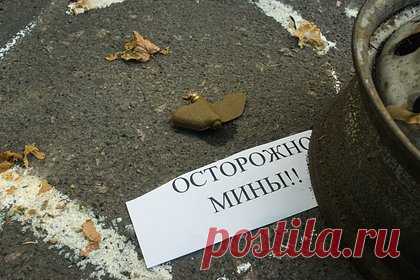 Житель ЛНР подорвался на противопехотной мине. Житель Первомайска в Луганской народной республике подорвался на противопехотной мине «Лепесток», сообщил мэр города Сергей Колягин. По его словам, имел место «очередной несчастный случай, связанный с боевыми действиями и их последствиями». В результате происшествия ранения получил мужчина 1990 года рождения.