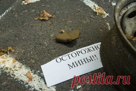 Житель ЛНР подорвался на противопехотной мине. Житель Первомайска в Луганской народной республике подорвался на противопехотной мине «Лепесток», сообщил мэр города Сергей Колягин. По его словам, имел место «очередной несчастный случай, связанный с боевыми действиями и их последствиями». В результате происшествия ранения получил мужчина 1990 года рождения.