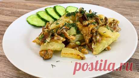 Молодой картофель с лисичками в сметане Самые вкусные грибы - это безусловно лесные.  Сегодня я буду готовить лисички, по самому простому и быстрому рецепту, с молодым картофелем в сметане. Для этого не сложного блюда понадобится совсем мало продуктов.  Рецепт : Лисички - 300 г. (Можно больше) Картофель - 6 шт. (Крупный)...