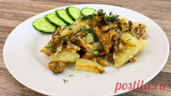 Молодой картофель с лисичками в сметане Самые вкусные грибы - это безусловно лесные.  Сегодня я буду готовить лисички, по самому простому и быстрому рецепту, с молодым картофелем в сметане. Для этого не сложного блюда понадобится совсем мало продуктов.  Рецепт : Лисички - 300 г. (Можно больше) Картофель - 6 шт. (Крупный)...