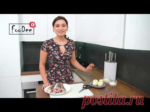 Жаль, что не готовила так раньше! ОЧЕНЬ нежный и ОБАЛДЕННО вкусный хек или минтай в соусе! - YouTube Чтобы приготовить хек (минтай) в сметанно-майонезном соусе:
Хек - 1 кг (можно заменить на минтай)
Лук - 4 шт. (около 350 г)
Соль, черный молотый перец - по вкусу
Лавровый лист - 1 шт.
Сметана 20% - 100 г
Майонез - 100 г
Вода - 100 г
Мука - 0,5 ч.л.