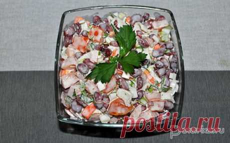 Салат из фасоли с крабовыми палочками Салат со свежим вкусом, пикантный, сытный. Еще один его большой плюс &ndash; готовится за 5-10 минут.